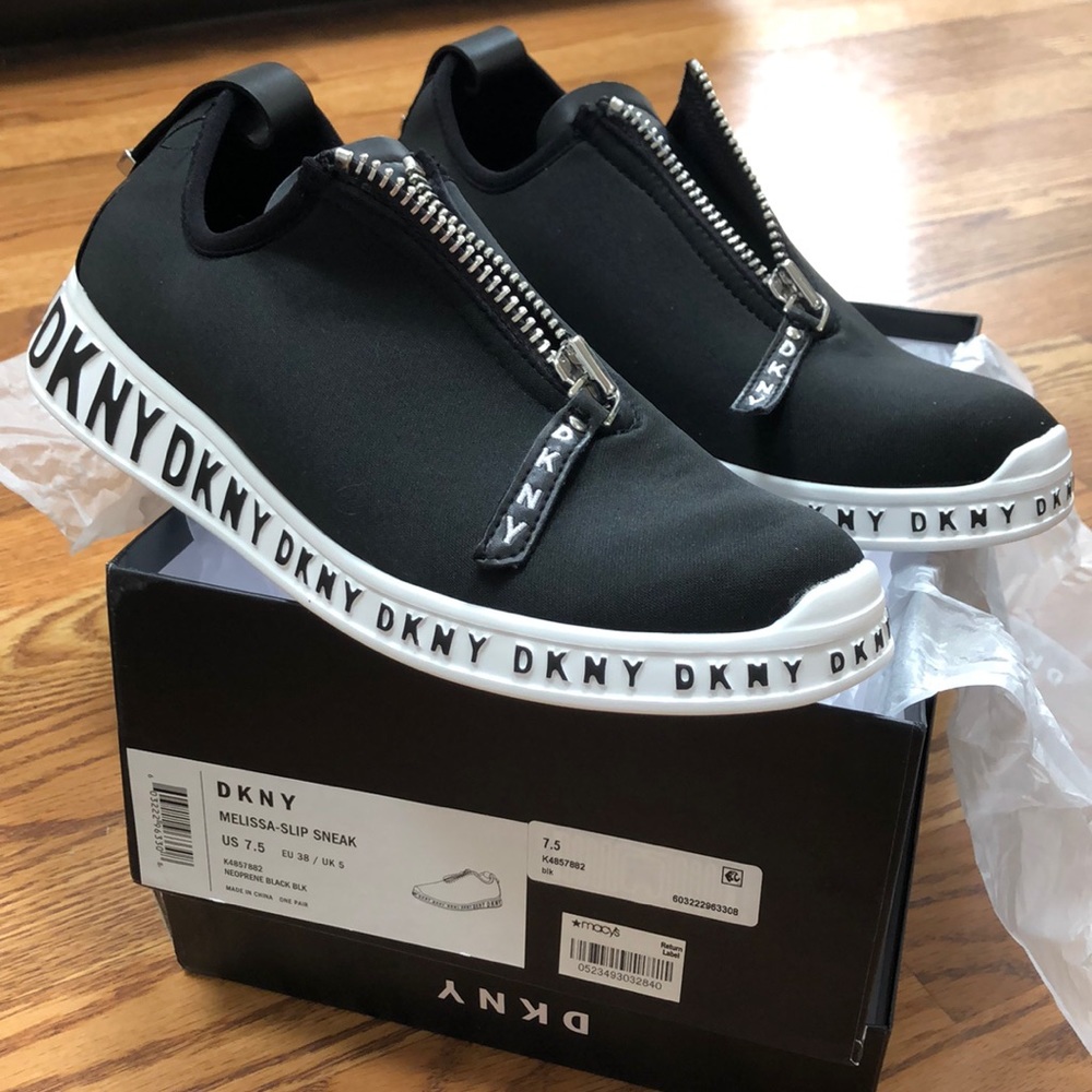 DKNY MELISSA SLIP-ON SNEAKERS w/white embroidery